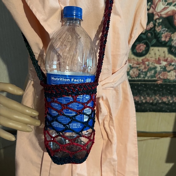 NWOT HAND MADE CROCHET DARK RED and GREEN BOTTLE HOLDER - Picture 2 of 3